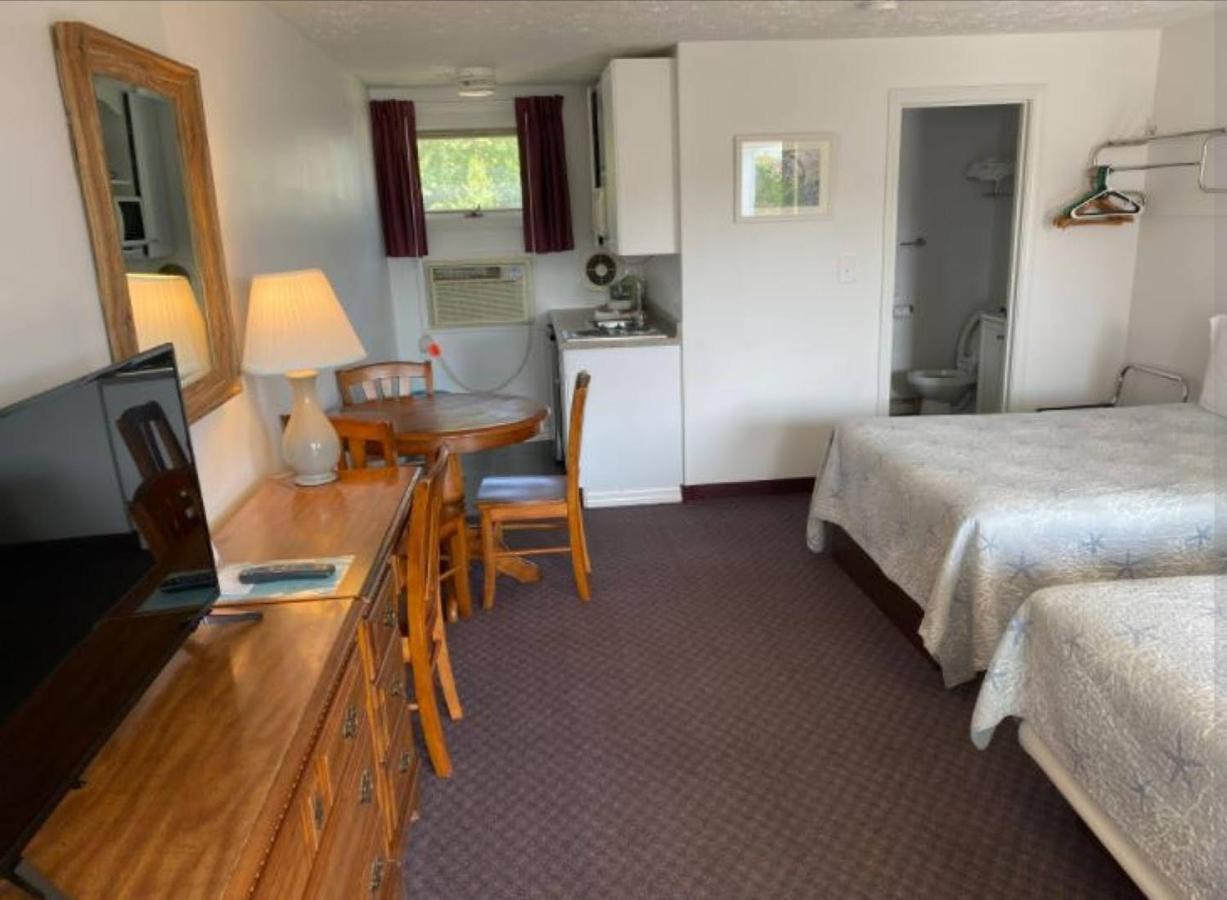 Carriage House Motel Cottages & Suites Уэллс Экстерьер фото